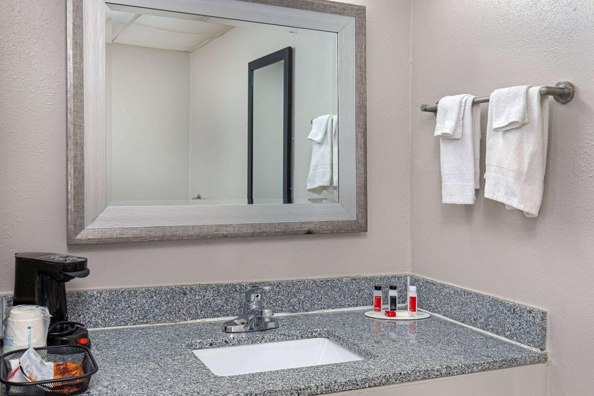 Days Inn By Wyndham Knoxville North Powell Eksteriør bilde